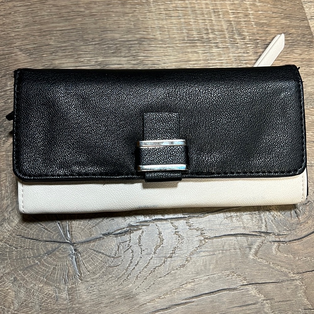 Liz Claiborne bi-color wallet